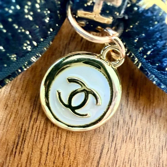Chanel Sparkling Blue Tweed & Pearls Bag Charm with ‘CC’ Button. NEW in Box. - Picture 9 of 12